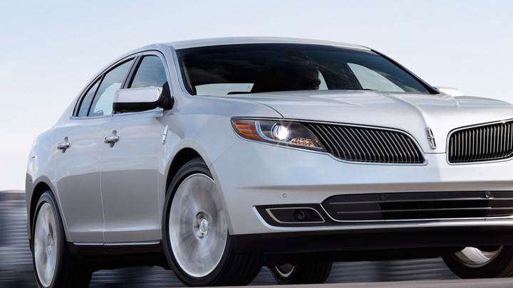 2013 Lincoln MKSIn Silver Front Pose